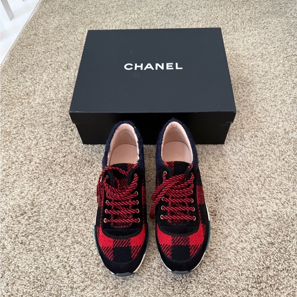 CHANEL Shoes - NIB Chanel Tweed Calfskin and Suede Houndstooth Sneakers Size 36.5